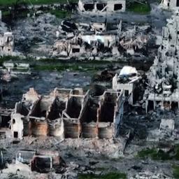 Video | Dronebeelden tonen verwoestingen in Oekraïense stad Marinka