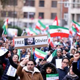 Iran laat Belgische hulpverlener na ruim een jaar vrij, mogelijk gevangenenruil