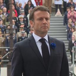 Video | Macron herdenkt einde van de Tweede Wereldoorlog