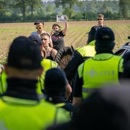 Video | Politie beëindigt ‘illegaal feest’ in Gelderland