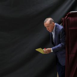 Stemlokalen in Turkije gesloten, autoriteiten tevreden over verloop