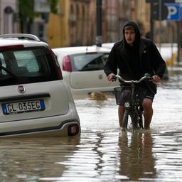 Zeker negen doden door overstromingen in Noord-Italië, einde nog niet in zicht
