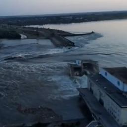 Grote dam in Kherson ingestort, omwonenden moeten hun huis verlaten