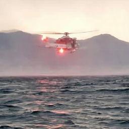 Video | Hulpdiensten rukken uit voor dodelijk bootongeluk op Italiaans meer