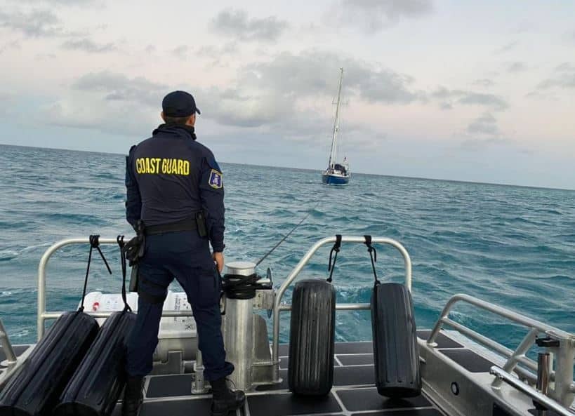 Boot met twaalf opvarenden in de problemen bij Bonaire