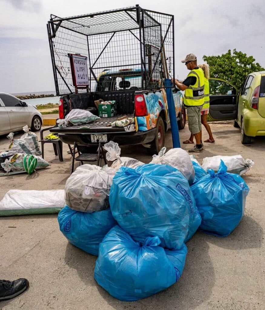 191 kilo aan afval op Parasasa beach