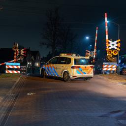 Trein botst tegen carnavalswagen in Oss, machinist gewond en geen treinverkeer