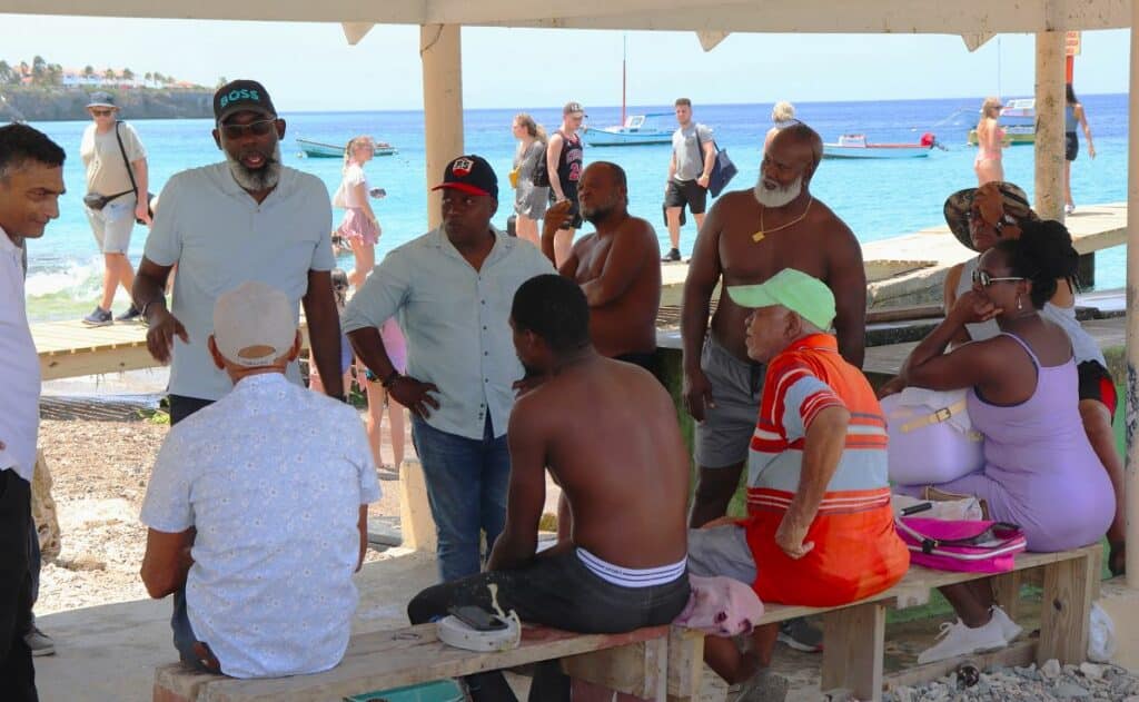 Meer ruimte voor vissers op Playa Piskadó nodig
