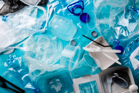 Curaçao loopt achter met plasticwet