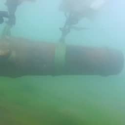 Video | Duikers halen eeuwenoud kanon op van zeebodem de Krim