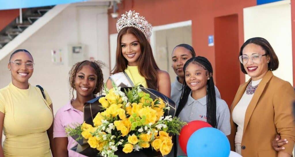 Miss Universal Teen International Ambar Ursulita Tovar feestelijk onthaald