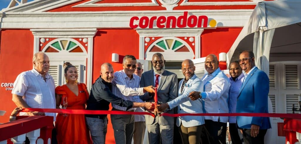 Reisbureau Corendon officieel geopend