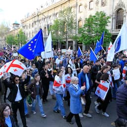 Duizenden Georgiërs de straat op in protest tegen ‘Russische wet’