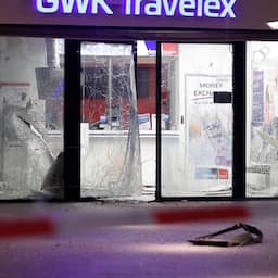 Video | Ravage na plofkraak bij geldwisselkantoor op station Delft