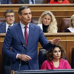 Spaanse premier Sánchez legt taken tijdelijk neer en overweegt op te stappen