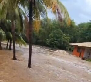 Premier plant spoedvergadering voor schade door regenval, Hofi Mango volledig overstroomt