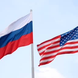 Defensieministers Rusland en VS voeren na ruim jaar voor het eerst gesprek